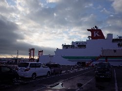 早朝の苫小牧港上陸の写真