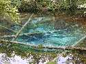 神秘的な色をしている神の子池の写真