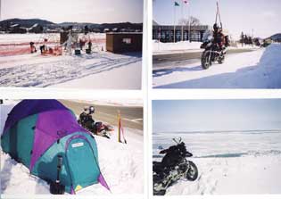 雪中キャンプに使った月面基地のようなテントとバイクの写真