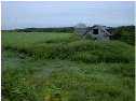 草原にたたずむ離農した廃屋の写真