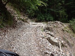 土砂崩れで通行出来ない剣山スーパー林道の写真