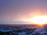 日本最北の港町に2002年の初日の出が昇る瞬間の写真