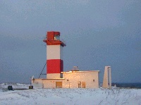 2002年元旦宗谷岬の初日の出を受けて輝く白い宗谷岬灯台の写真