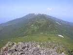 山頂から見た知床連山の写真